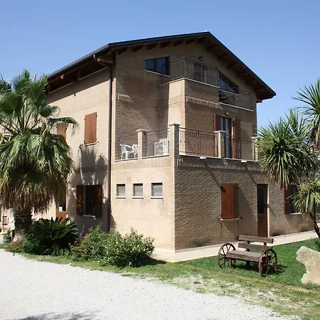 مزرعة للإقامة Agriturismo Vecchia Monta